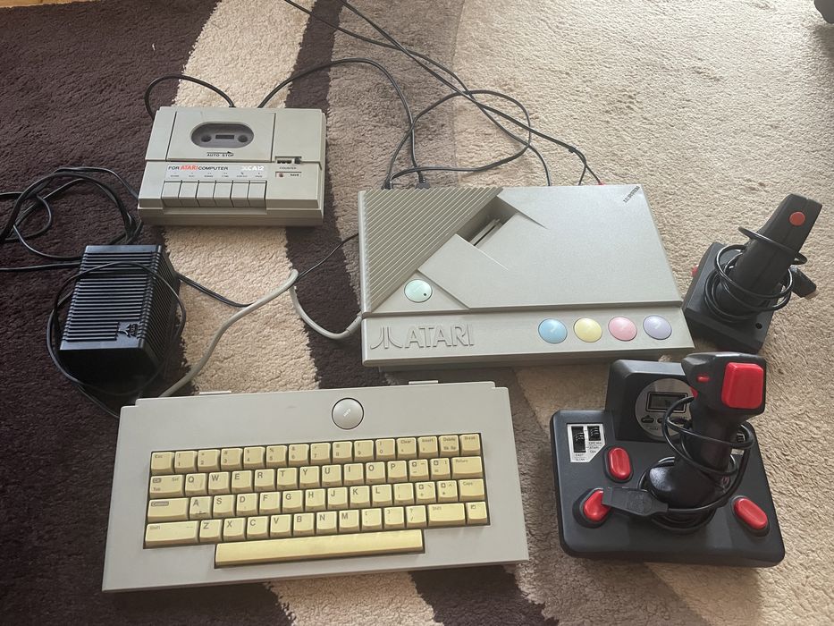 Rzadkie Atari XEGS + klawiatura + joysticki + zasilacz + XCA12