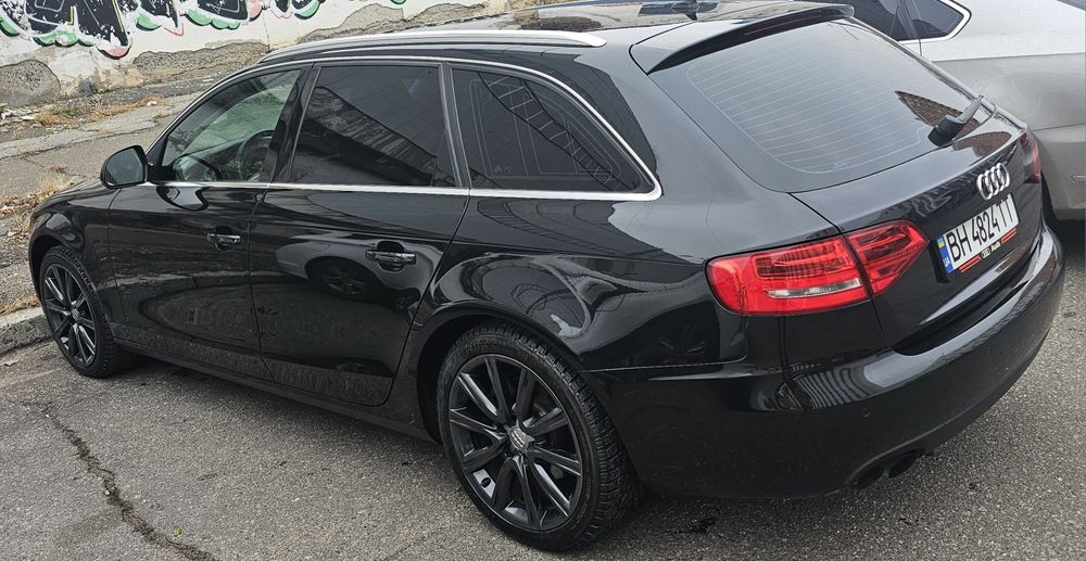 Автомобіль Audi A4 B8