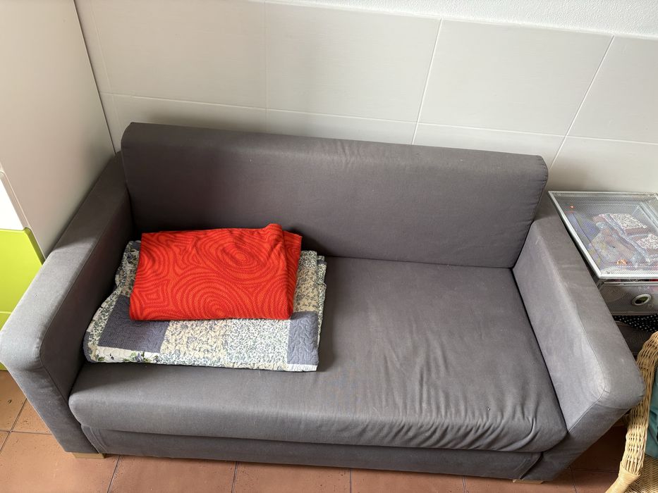 Sofá-cama cinzento