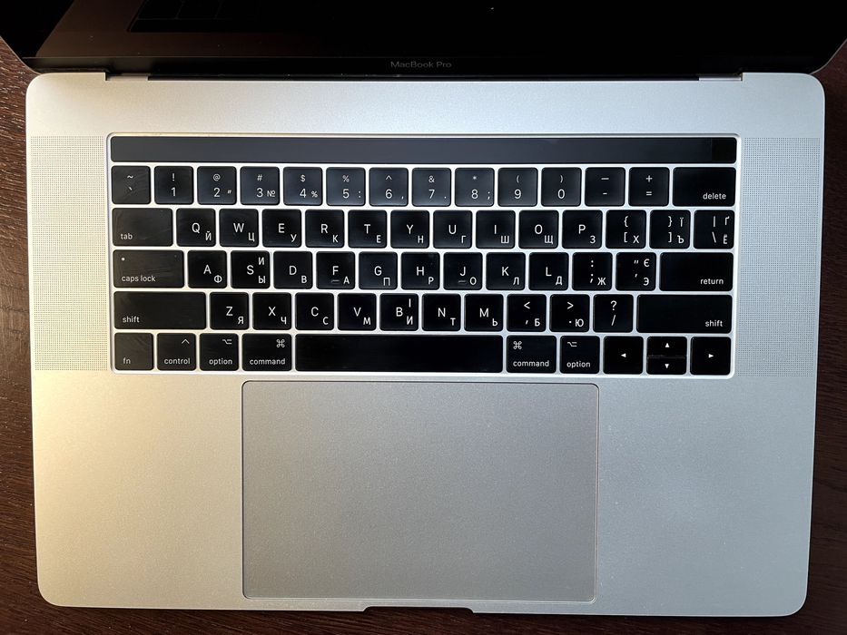 ПРОДАМ MacBook Pro
