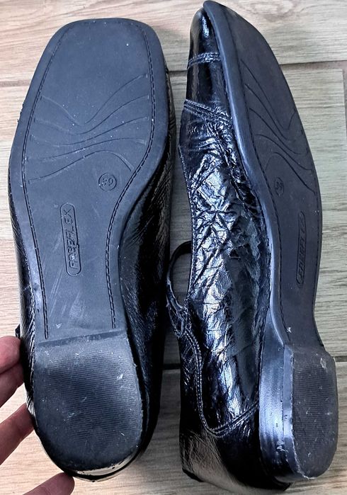 Buty, pantofle lakierowane Kazar rozm. 39