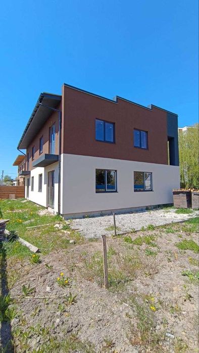 Продаж дуплексів 115м2 з міськими комунікаціями.