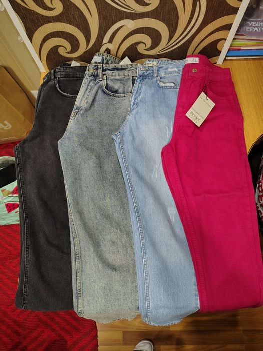 Лот жіночих джинсів