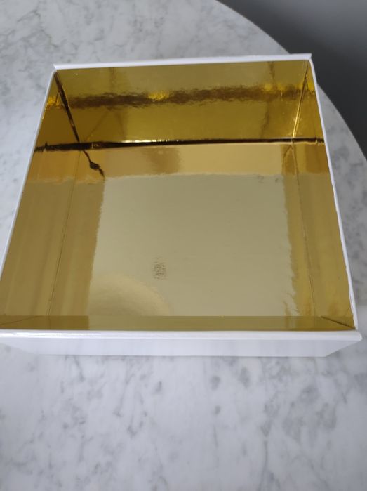 Michael Kors Biało złote stylowe pudełko