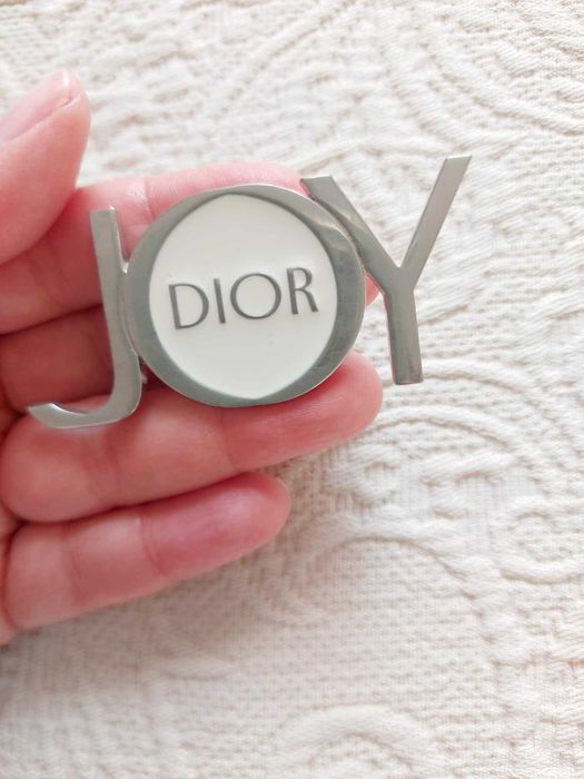 Pin metálico Joy Dior