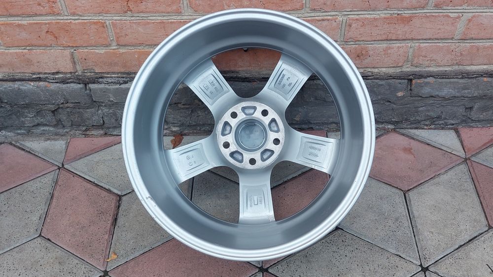 Диски Dezent R17 5x114,3 ET40 J7,0 ЦО: 71,6 мм Renault Toyota Lexus Honda Mazda Hyundai KIA Mitsubishi Nissan Jeep