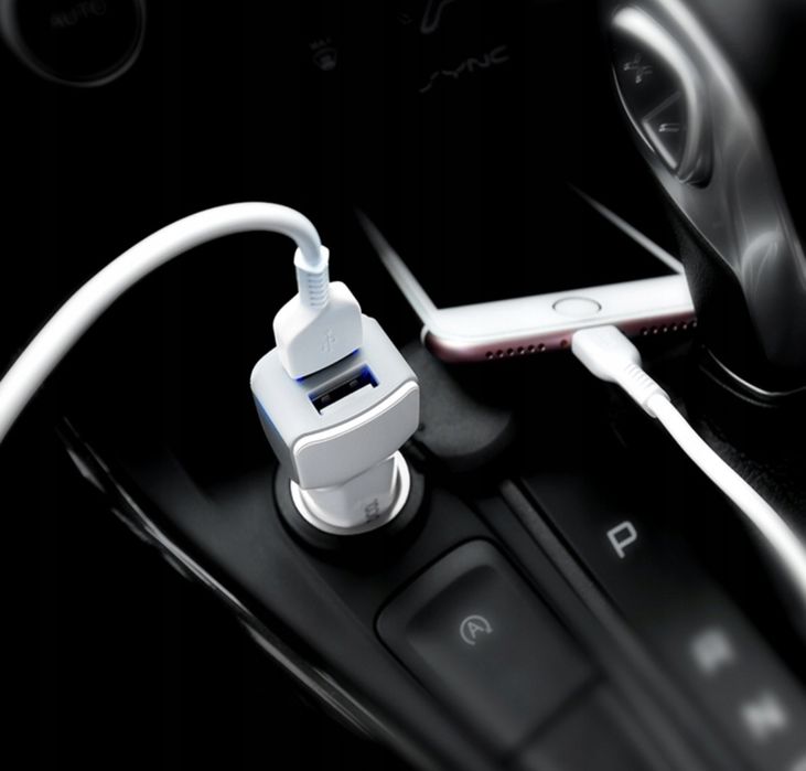 Biała ładowarka samochodowa 2x USB + gratis kabel USB do iPhone