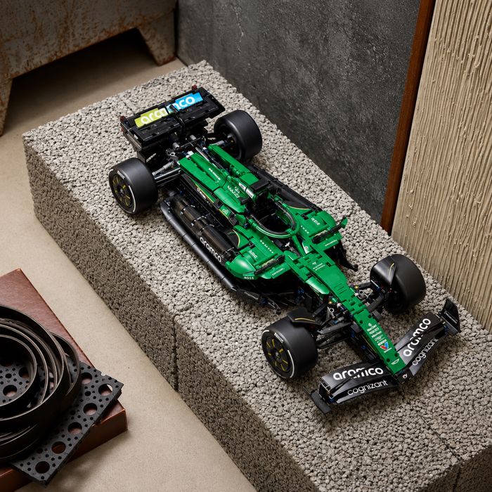 Конструктор Technic – F1 Aston Martin Aramco AMR25 (42240) | 1547 деталей | сумісний з LEGO