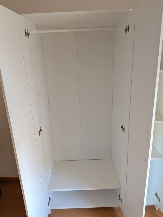 Roupeiro IKEA Brimnes com espelho