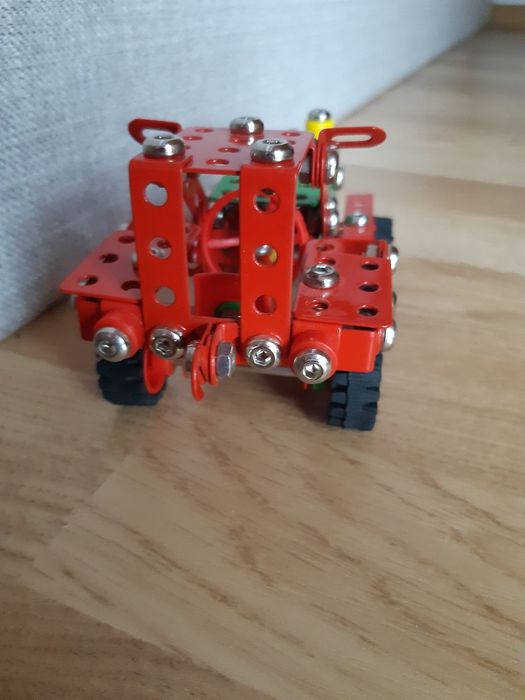 Samochód metalowy konstrukcja do skręcania