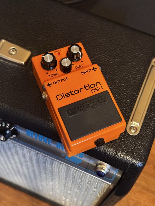 Педаль дісторшн Boss DS1
