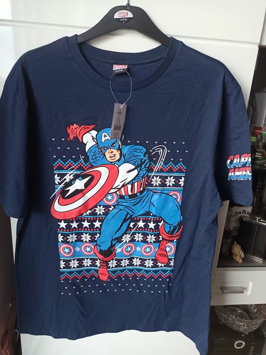 Nowy t-shirt George.