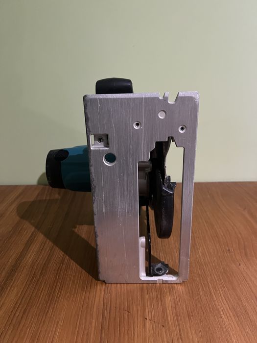 Акумуляторна дискова пила Makita DSS610Z. 165mm