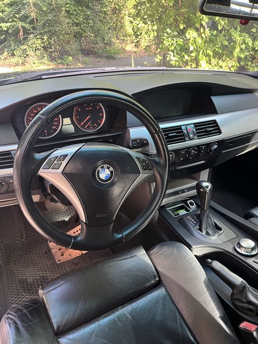 Продам BMW e60 520