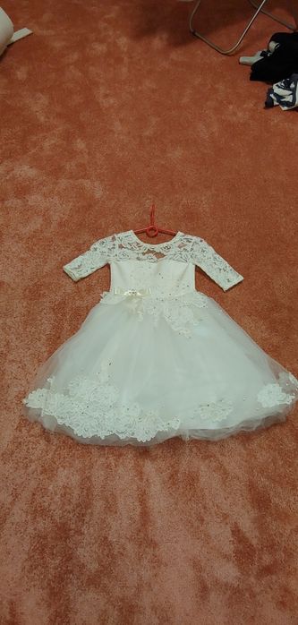Дитяча святкова сукня.