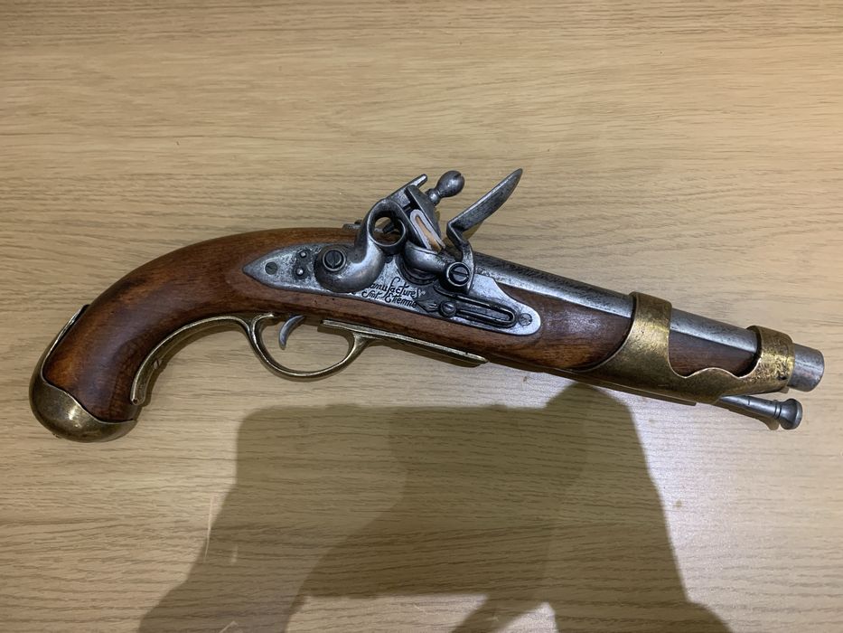 Replika broni pirackiej.