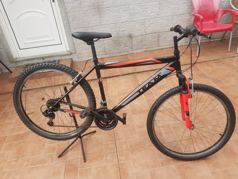 Bicicleta de adulto roda 26 nada a fazer pronta a rolar sem problemas