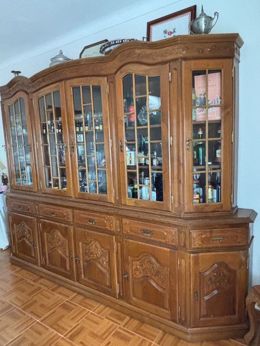 Mobilia de sala de jantar antiga