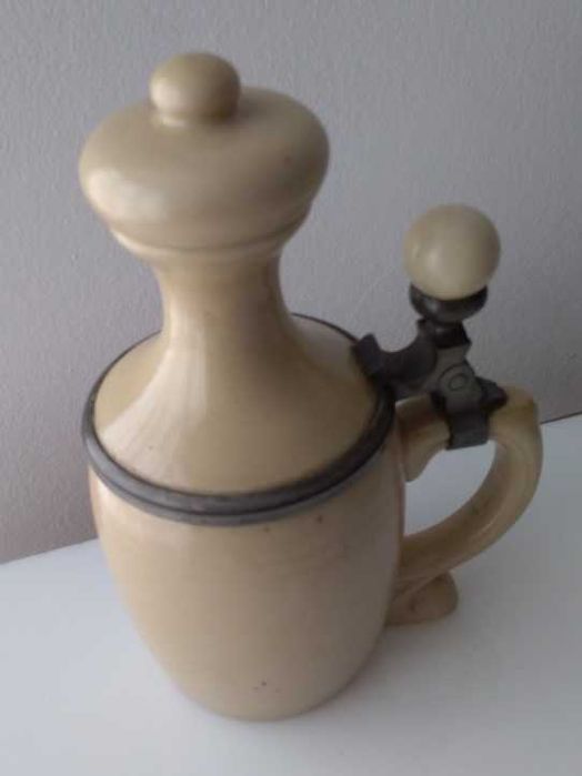 Caneca de cerveja em porcelana Musterschutz