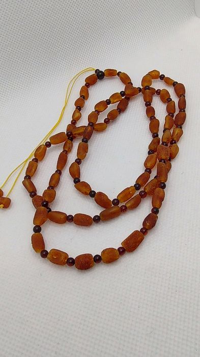Bursztyn. Naszyjnik na sznurku.