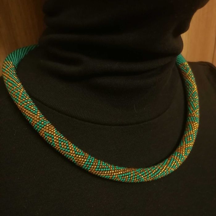 Жгут - ожерелье из бисера. Ручная работа