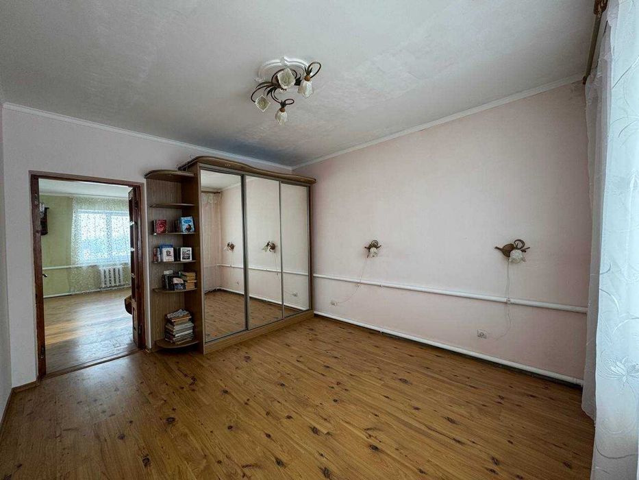 Продаж двоповерхового будинку для великої сім’ї в с. Хацьки