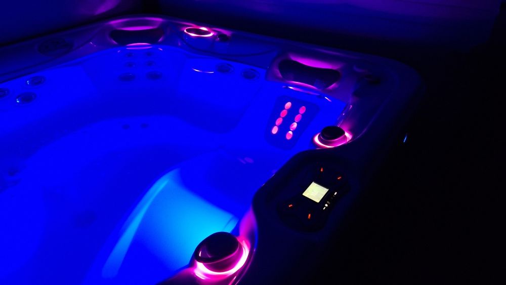 Jacuzzi całoroczne HotSpring Envoy