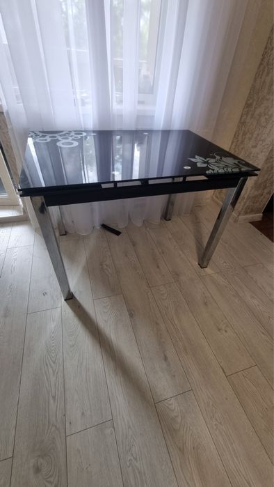 Продам стол обеденный