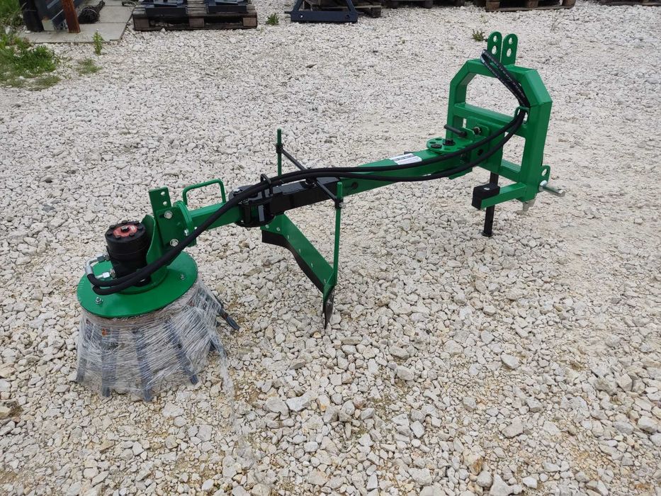 Odchwaszczacz hydrauliczny do kostki krawężników szczotka