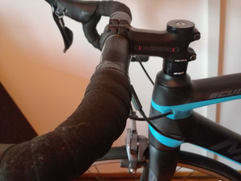 Bicicleta semi-nova em carbono - Merida Scultura 5000 azul