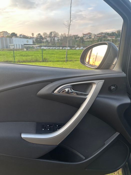Opel Astra J 2010 ( Negociável)