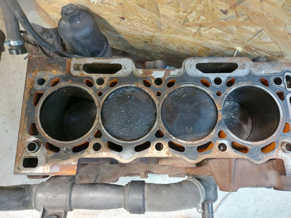 Blok silnika 1,6 benzyna citroen NFR