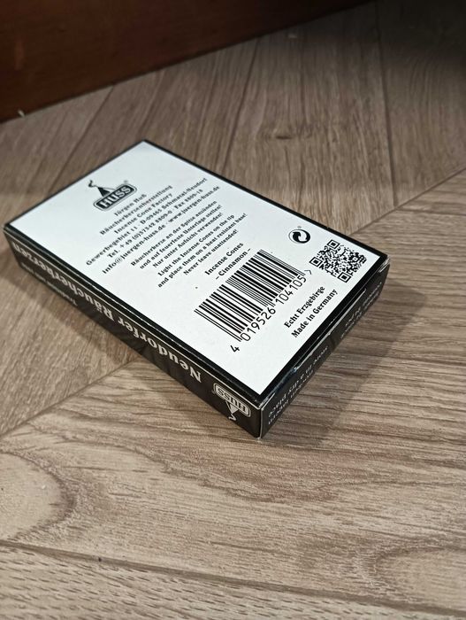 Kadzidełko do dziadka palacza dymiące w pudełku