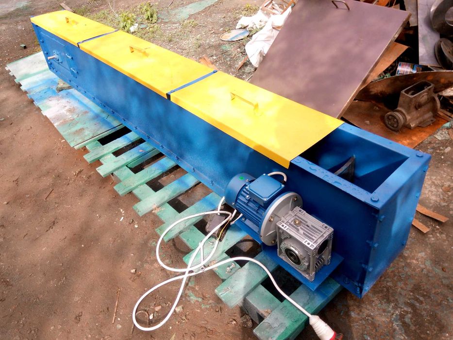 Шнековий навантажувач (погрузчик) зерна