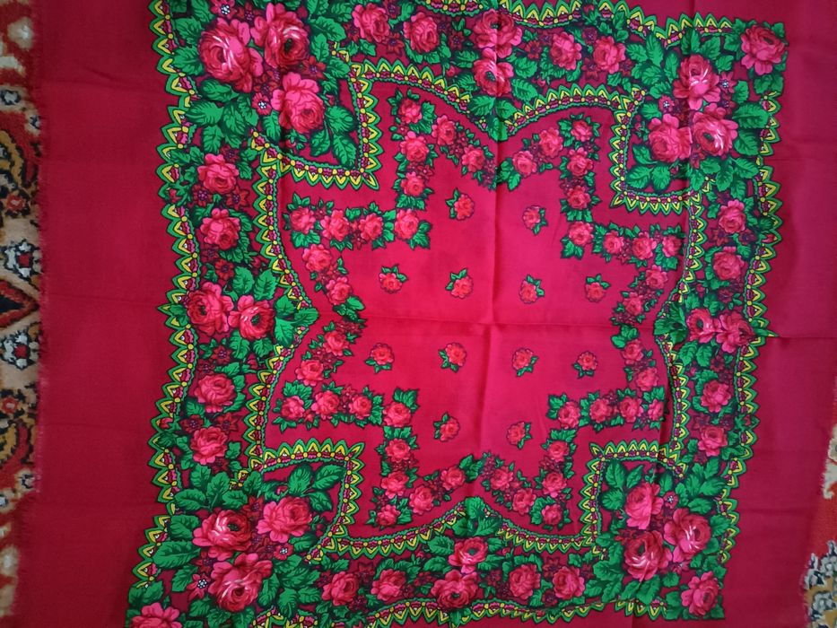 хустка українська шерсть  з етикетками