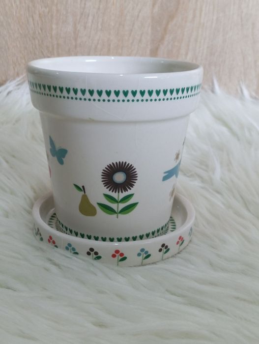 Ceramiczny kubek z podstawką