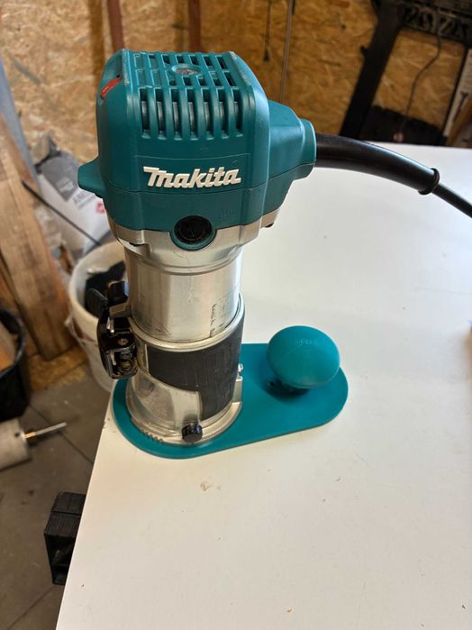 Uchwyt do frezarki Makita RT0700C - podstawa z gałką - kolor Makita