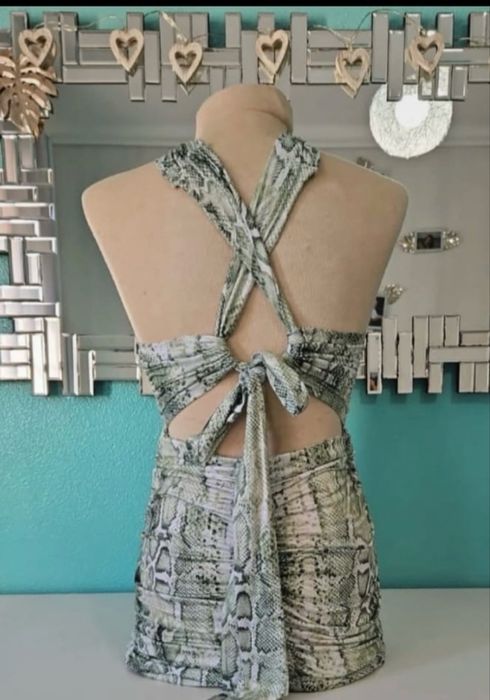 Vestido verde com etiqueta