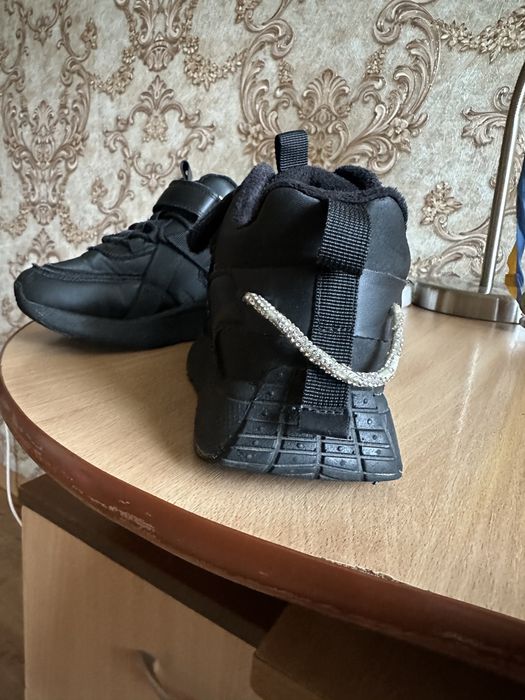 Кросівки на дівчинку