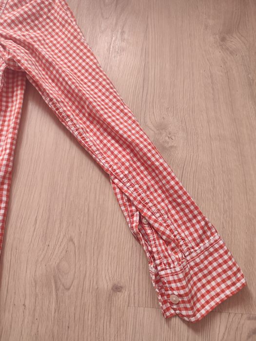Koszula z kołnierzem czerwona w kratkę zapinana na guziki