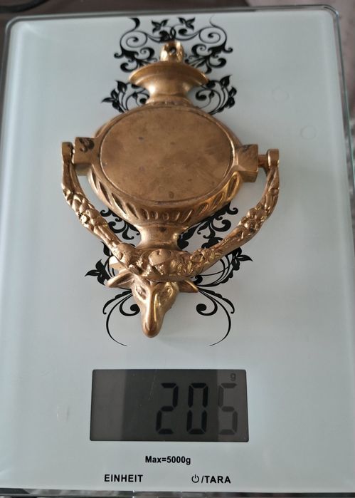 Kołatka z mosiadzu.