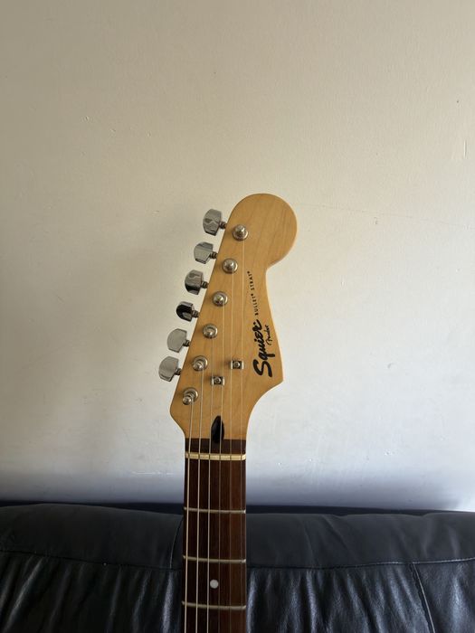 Guitarra Squier by Fender