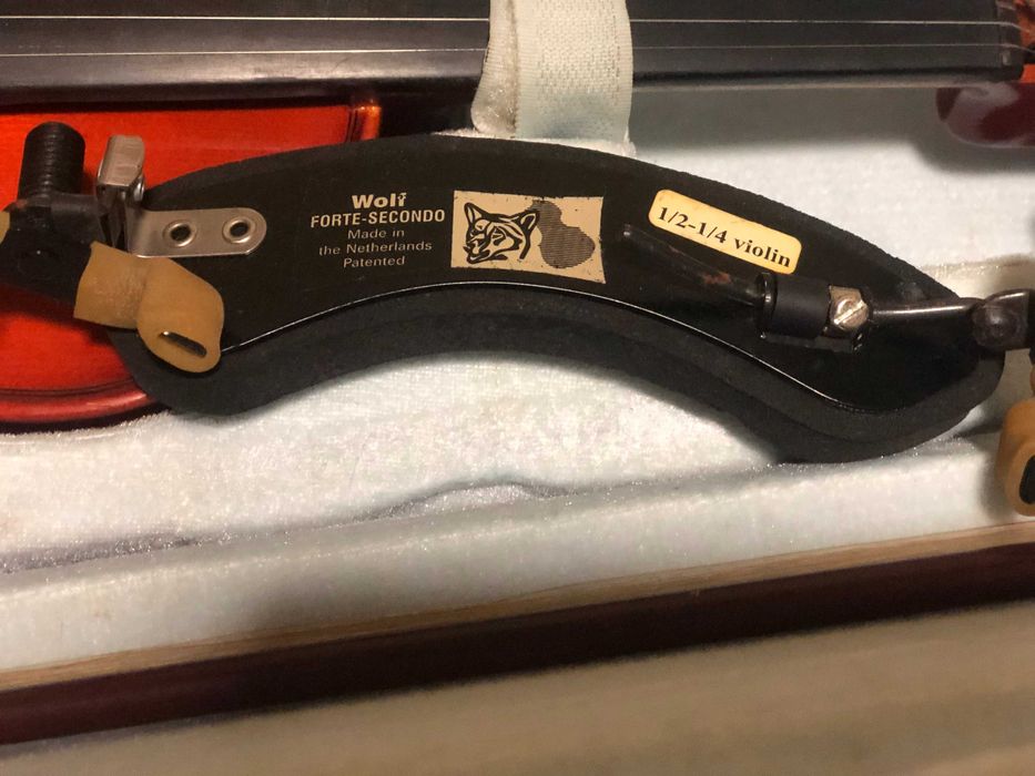 Violino com caixa e almofada