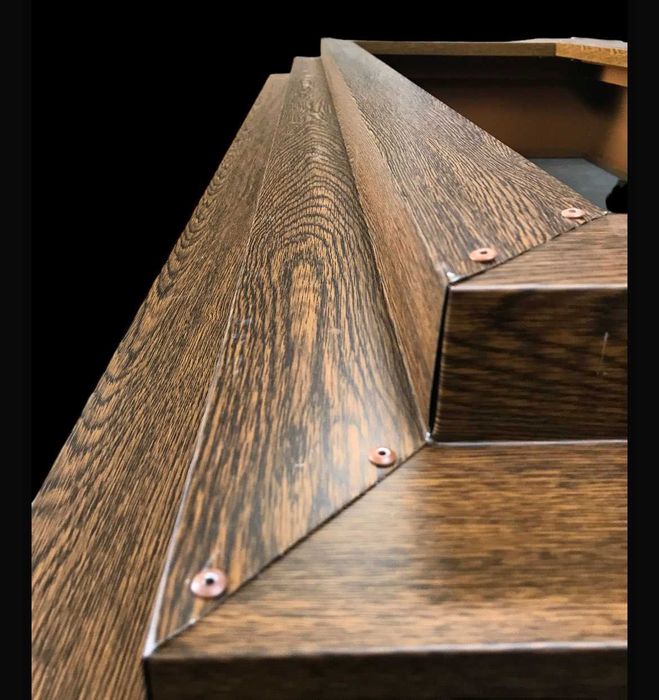 Надгробок металевий