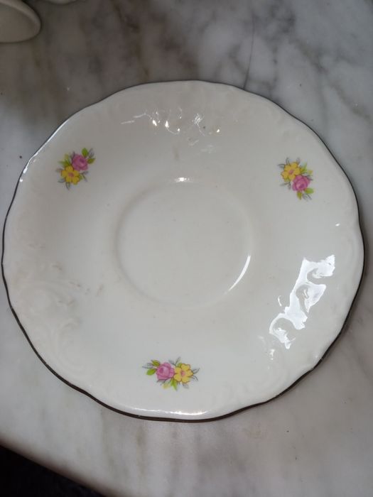 Porcelanowe filiżanki ,cukiernica Wałbrzych