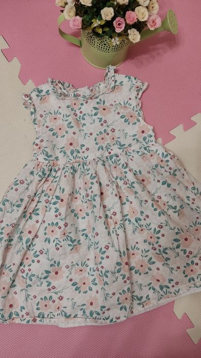 Sukienka bawełniana w kwiaty z kołnierzykiem 98