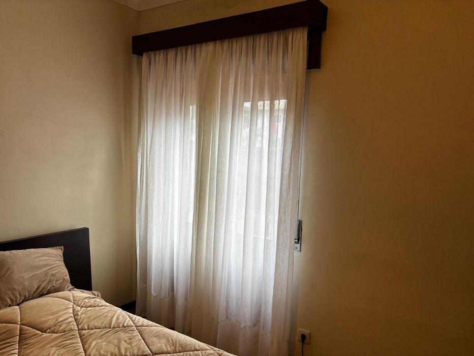 Quarto todo equipado e com muita arrumaçao.