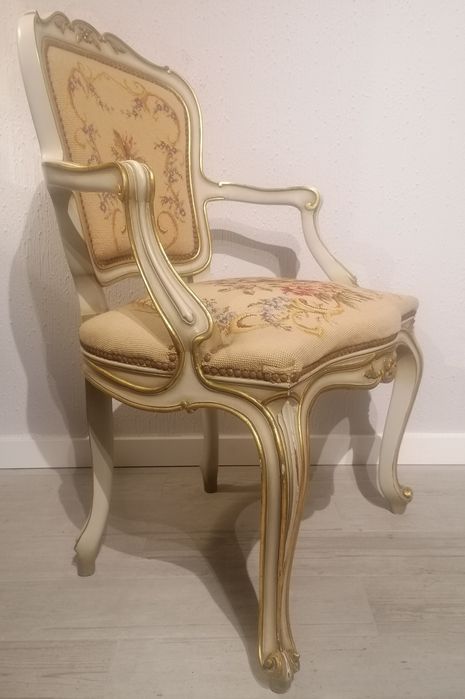 Antiga Bergère (ou Cadeirão, Poltrona, Cadeira de braços) Luís XV
