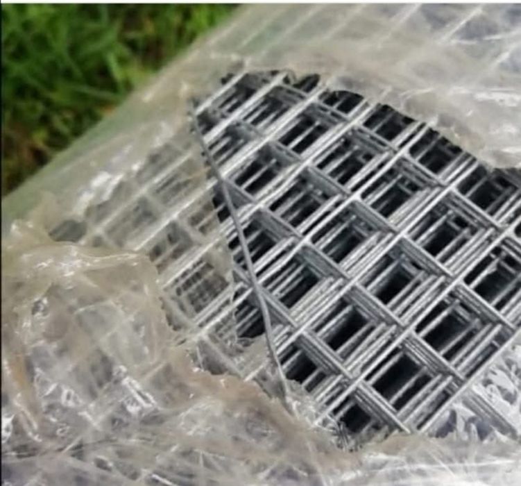 Siatka hodowlana ocynkowana dla zwierząt ogrodzenia wolierów 25 metrów