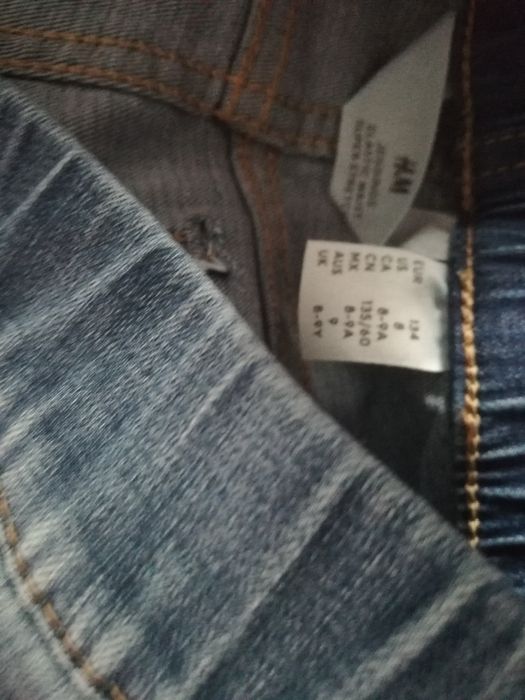 Dzinsowe spodnie leginsy Hm 134 granat